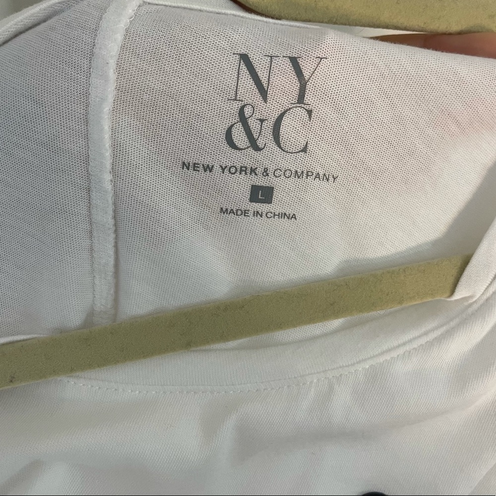 Scoop neck White T-shirt with Design - Picture 5 of 11